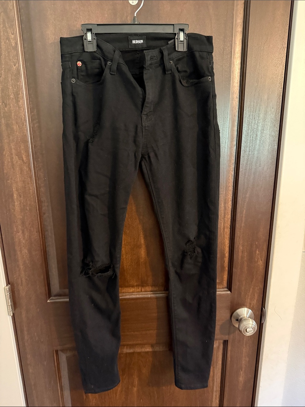 Hudson Jeans Women’s Black Skinny Jeans with Knee Rips